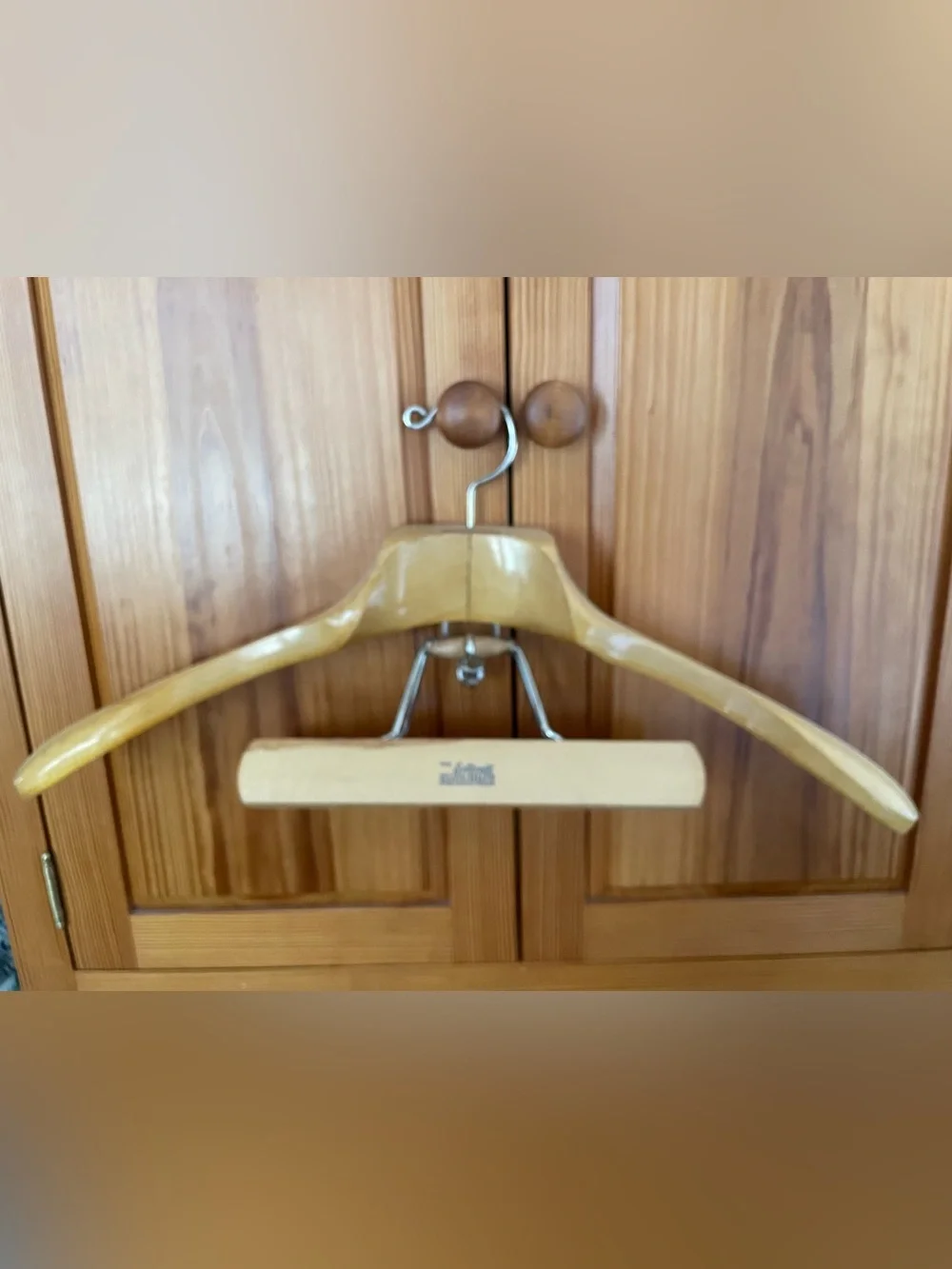 Setwell Vintage Wooden French Collar Deluxe Suit Hanger with Pant Clamp